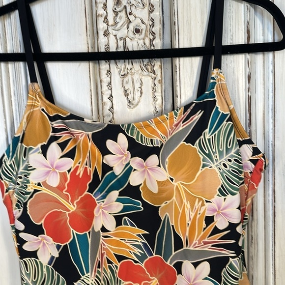 Hurley NWOT Dark Floral One Piece Swimsuit Size XL Tropical Modest Hawaiian - Picture 5 of 11